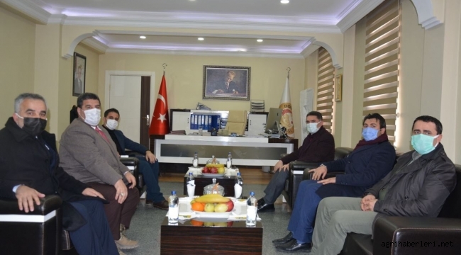 AK PARTİ HEYETİ DOĞUBAYAZIT İLÇE KAYMAKAMI MEHMET KEMAL AKPINAR'I MAKAMINDA ZİYARET ETTİLER