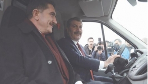 EKREM ÇELEBİ 10 AMBULANS'I TESLİM ALDI