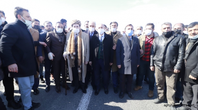 HALİL ÖZYOLCU'YU BİNLER KARŞILADI AĞRI'DA 2001 RUHU ALANLARA SIĞMADI