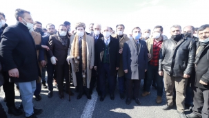 HALİL ÖZYOLCU'YU BİNLER KARŞILADI AĞRI'DA 2001 RUHU ALANLARA SIĞMADI