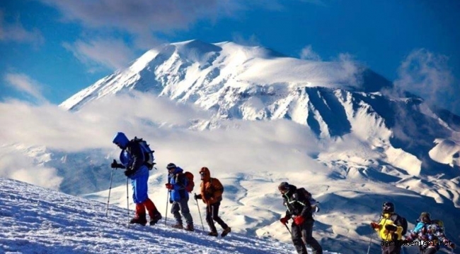 TÜRKÜLERE DESTAN OLAN AĞRI DAĞI 6 YIL SONRA TEKRAR TIRMANIŞA AÇILDI