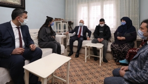 Varol, Çat Kapı Ev Ziyaretinde Bulundu