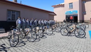 BAKANI KASAPOĞLU AĞRI'LI ÇOCUKLARA VERDİĞİ SÖZÜ TUTTU