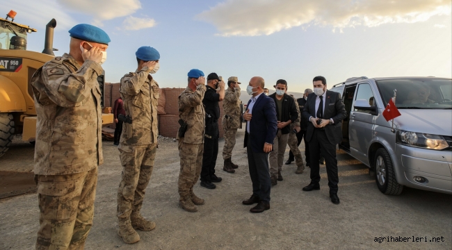 AĞRI VALİSİ VAROL VE HEYETİ  DOĞUBAYAZIT YAYGINYURT ​​​​​​​ÜS BÖLGESİNDE MEHMETÇİK İLE İFTAR AÇTI