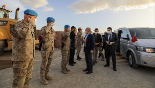 AĞRI VALİSİ VAROL VE HEYETİ  DOĞUBAYAZIT YAYGINYURT ​​​​​​​ÜS BÖLGESİNDE MEHMETÇİK İLE İFTAR AÇTI