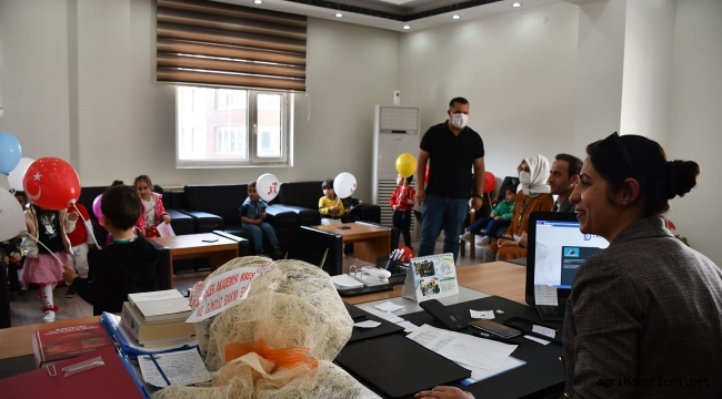 DOĞUBAYAZIT BELEDİYE BAŞKANI ACAR, KOLTUĞUNU MİNİKLERE TESLİM ETTİ.