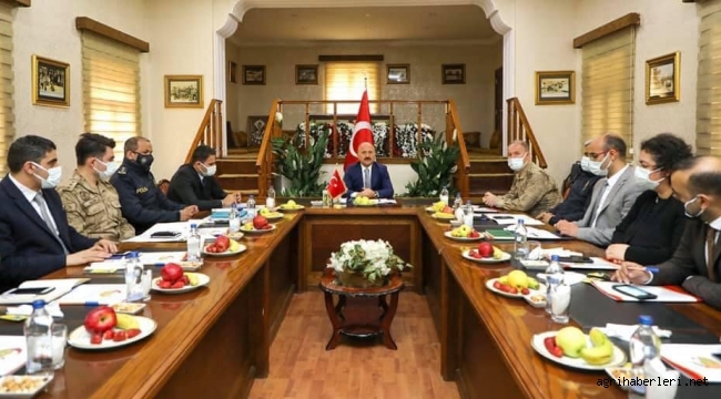 VALİ VAROL, DOĞUBAYAZIT'TA COVİD-19 DEĞERLENDİRME TOPLANTISI DÜZENLEDİ