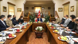 VALİ VAROL, DOĞUBAYAZIT'TA COVİD-19 DEĞERLENDİRME TOPLANTISI DÜZENLEDİ