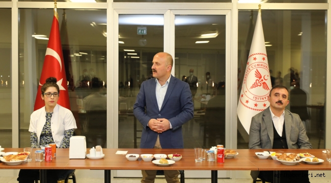 AĞRI VALİSİ VAROL, SAĞLIK ÇALIŞANLARIYLA BERABER İFTAR AÇTI