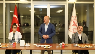 AĞRI VALİSİ VAROL, SAĞLIK ÇALIŞANLARIYLA BERABER İFTAR AÇTI