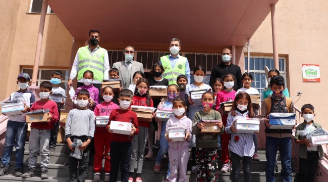 BAŞKAN SAVCI SAYAN 250 ÇOCUĞUN YÜZÜNÜ GÜLDÜRDÜ