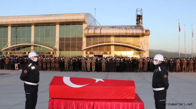 DOĞUBAYAZIT ŞEHİDİ KABALAY'IN NAAŞI ARKADAŞLARININ OMUZLARINDA DULAR EŞLİĞİNDE MEMLEKETİ DENİZLİ'YE UĞURLANDI