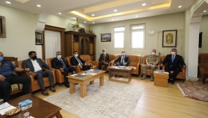 Vali Dr. Osman Varol, Doğubayazıt Ticaret ve Sanayi Odasını ziyaret ederek açıklamalarda bulundu.