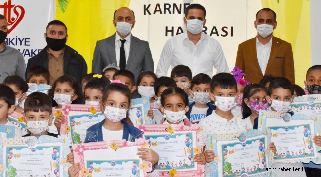 4-6 YAŞ KUR'AN KURSU ÖĞRENCİLERİNE ​​​​​​​DOĞUBAYAZIT KAYMAKAMI AKPINAR, KARNE DAĞITTI