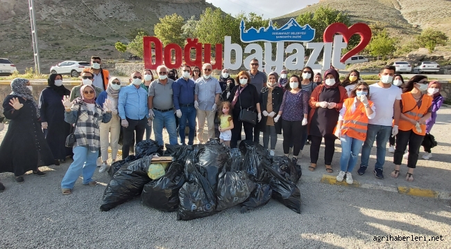 5 HAZİRAN DÜNYA ÇEVRE GÜNÜNDE AK PARTİ DOĞUBAYAZIT İLÇE TEŞKİLATI AHMEDİ HANİ (HZ) ÇEVRESİNDE ÇÖP TOPLADI