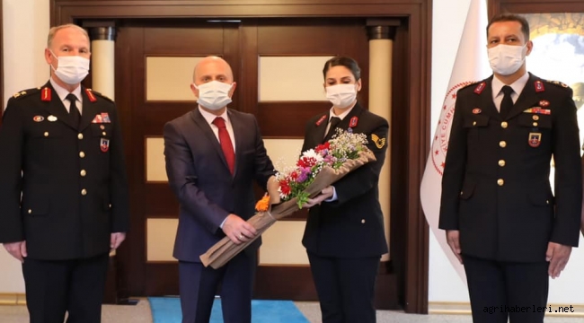 AĞRI İL JAN. KOM. TUĞGENERAL MEHMET ÇİMEN 182'NCİ KURULUŞ YIL DÖNÜMÜ DOLAYISIYLA VALİ DR. OSMAN VAROL'U ZİYARET ETTİ