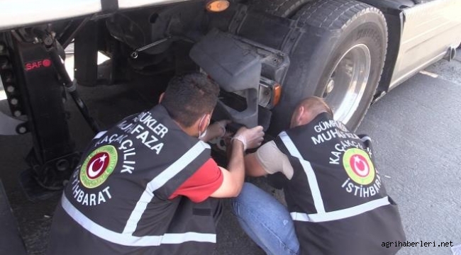  İRAN UYRUKLU TIRIN ÇAMURLUKLARINDA 30 KİLO 468 GRAM AFYON SAKIZI ELE GEÇİRİLDİ