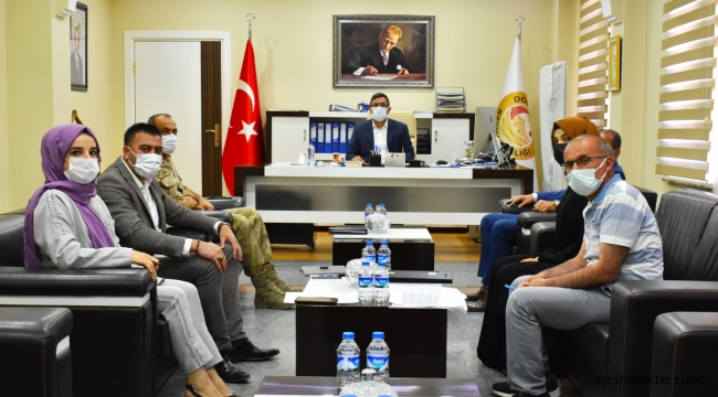 LİSELERE GİRİŞ SINAVLARI (LGS) İÇİN DOĞUBAYAZIT'DA KAYMAKAM ERSÖZ, BAŞKANLIĞINDA KOORDİNASYON TOPLANTISI GERÇEKLEŞTİRİLDİ.