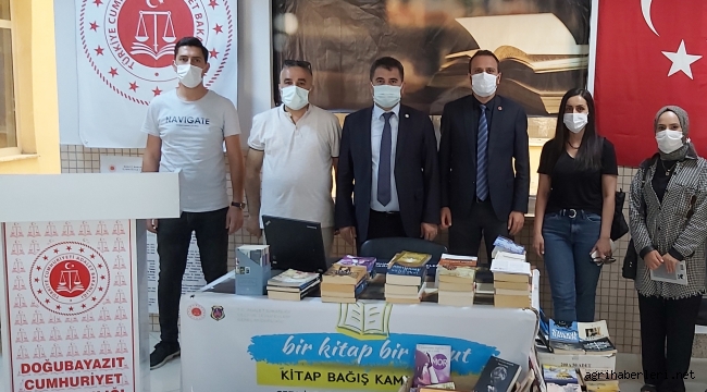 TC. ADALET BAKANLIĞININ BAŞLATTIĞI "BİR KİTAP BİR UMUT" KAMPANYASINA DOĞUBAYAZIT AK PARTİ TEŞKİLATI 340 KİTAP BAĞIŞLADI