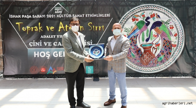 Vali Varol, İshakpaşa Sarayında "Toprak ve Ateşin Sırrı" konulu Cam ve Seramik Sergisi'ne katıldı