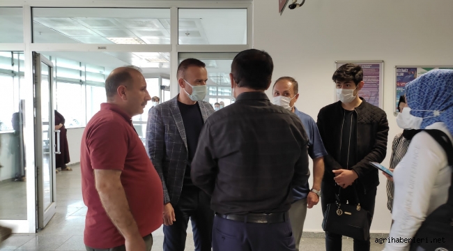  AĞRI İL MİLLİ EĞİTİM MÜDÜRÜ TEKİN, KAZA GEÇİREN ÖĞRETMENLERİ HASTANEDE ZİYARET ETTİ 