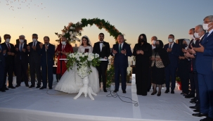 Milletvekili Çelebi'nin oğlu Berk'in düğün töreninde siyasiler, işadamları, bürokratlar Ankara'da bir araya geldiler.