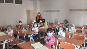  DOĞUBAYAZIT'TA AİLE DESTEK MERKEZLERİNDE 286 KIZ ÖĞRENCİYE KUR'AN KURSLARINDA EĞİTİM