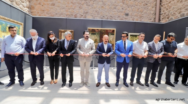 Dosso Dossi Holding Yönetim Kurulu Başkanı Hikmet Eraslan İtalyan Ressamlarını İshak Paşa Sarayında Bir Araya Getirdi.