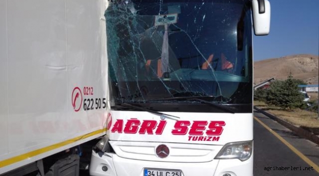 Ağrı Yolcu Otobüsü Arkadan Tır ile Çarpıştı: 26 Yaralı