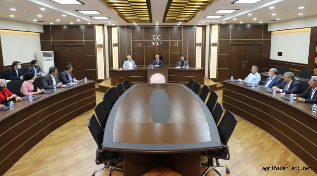 AK PARTİ AĞRI İL YÖNETİMİ VE AĞRI VALİLİĞİ ARASINDA BİR TOPLANTI GERÇEKLEŞTİ.