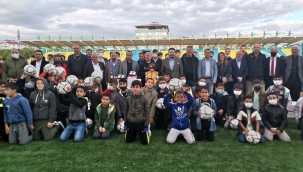 AĞRI SPOR İSTİŞARE KURULUNDAN MERKEZ VE 7 İLÇEYE SPOR MALZEMESİ KAMPANYASI