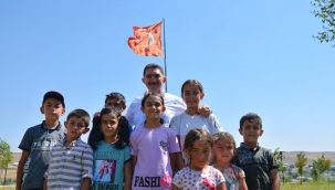 GÖNÜLLERDEKİ VEKİL EKREM ÇELEBİ 