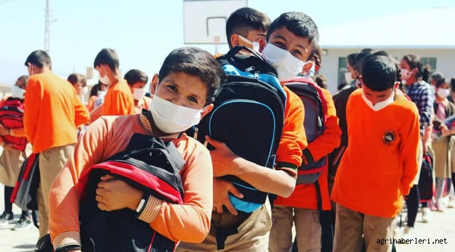 KAYMAKAM AKPINAR, ÖĞRNECİLERİ YANLIZ BIRAKMADI 