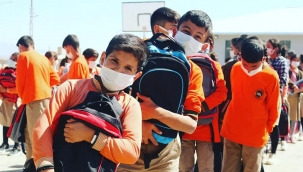 KAYMAKAM AKPINAR, ÖĞRNECİLERİ YANLIZ BIRAKMADI 