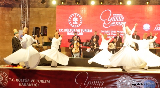 2021 Yunus Emre ve Türkçe Yılı etkinlikleri nedeniyle İshak Paşa Sarayı'nda konser düzenlendi.