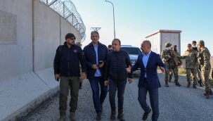  AĞRI VALİSİ DR. OSMAN VAROL, BASINA AĞRI-İRAN SINIR DUVARINI ANLATTI