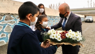 Ağrı Valisi Varol, Fatih Sultan Mehmet İlkokulunun Kütüphanesinin Açılışını Gerçekleştirdi