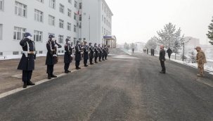 ​​​​​​​Ağrı Valisi Dr. Osman Varol, İl Jandarma Komutanlığını ziyaret etti.