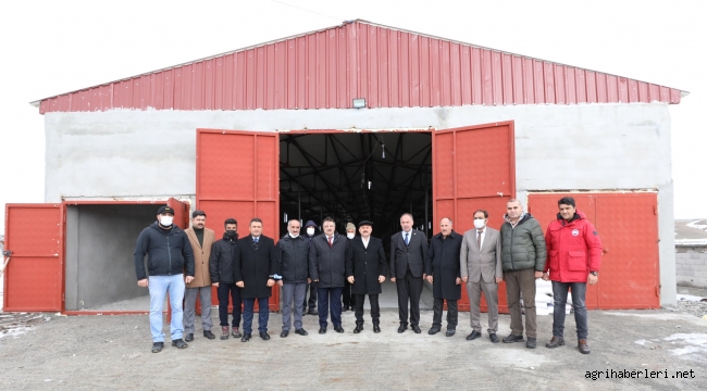 AĞRI VALİSİ VAROL, PANCAR EKİCİLERİ KOOPERATİFİNE KURULAN TARIM MAKİNELERİNİ İNCELEDİ