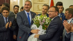 ADALET BAKANI ABDÜLHAMİT GÜL, AFFINI İSTEDİ. YERİNE BEKİR BOZDAĞ ATANDI.