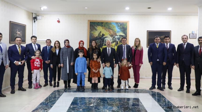 AĞRI'DA MÜLKİ İDARE AMİRLERİ EŞLERİYLE BİRLİKTE YEMEKTE BİR ARAYA GELDİLER