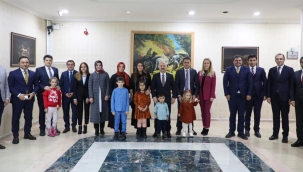 AĞRI'DA MÜLKİ İDARE AMİRLERİ EŞLERİYLE BİRLİKTE YEMEKTE BİR ARAYA GELDİLER