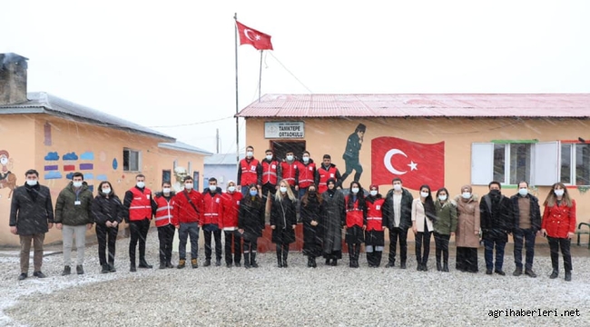 BAYAN VAROL VE BAYAN AKPINAR, ŞEHİT AİLESİNİ VE KÖY OKULUNU ZİYARET ETTİLER.