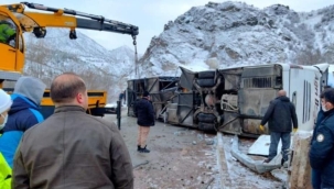 DOĞUBAYAZIT FİRMASINA AİT OTOBÜS  SİVAS'TA KAZA YAPTI 1 ÖLÜ 27 KİŞİ YARALI.