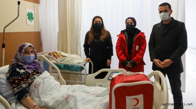 Funda Varol, Yeni Yılın İlk Bebeklerini Hastanede Ziyaret Etti 