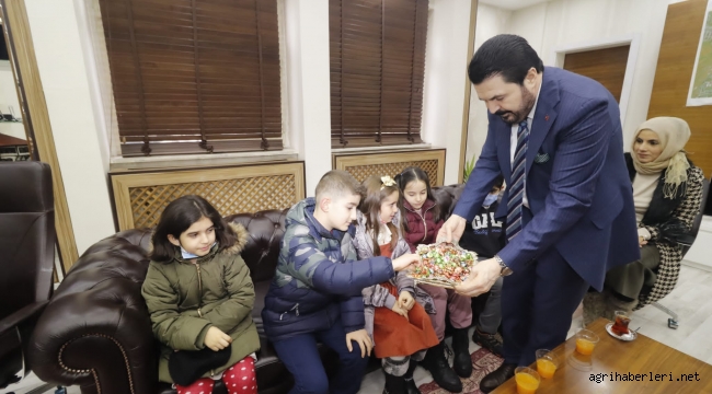 Öğrenciler Savcı Sayan'ı Makamında Ziyaret Ettiler