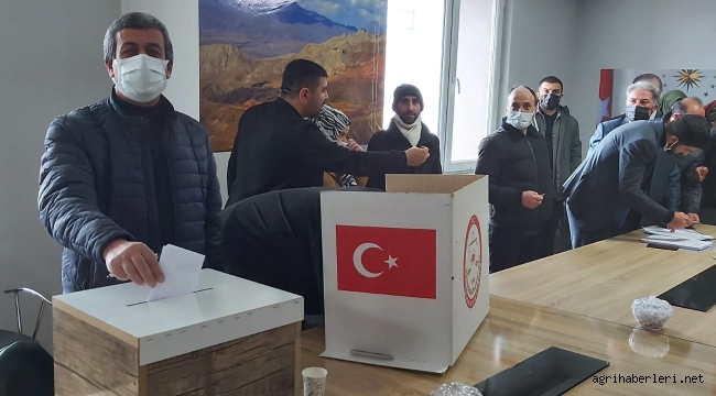  AK PARTİ AĞRI'DA İLÇE BAŞKANLIKLARI İÇİN TEMAYÜL YOKLAMASI YAPTI