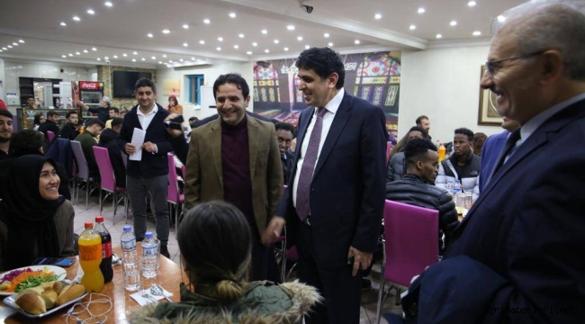 Iğdır Üniversitesinde İş Adamı Şimşek, Uluslararası Öğrencilerle Yemekte Buluştu