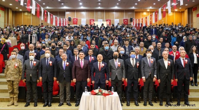Ağrı'da 12 Mart İstiklal Marşı'nın Kabulü ve Milli Şairimiz Mehmet Akif Ersoy'u Anma Programı Düzenlendi