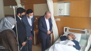 AĞRI İL BAŞKANI ÖZYOLCU, HASTANEDE KADINLARA KARANFİL ÇİÇEĞİ TAKTİM ETTİ .